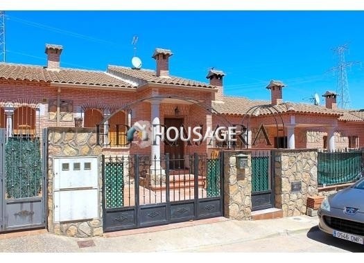 Villa a la venta en la calle Tilillas 1, Cazalegas