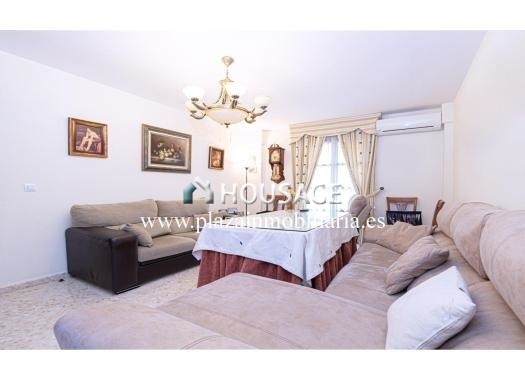 Villa a la venta en la calle Huelva 32, Lucena