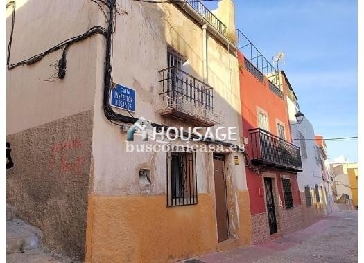 Adosado a la venta en la calle Inspector Molinos 2, Jaén