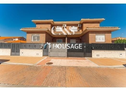 Casa a la venta en la calle Serranillos 9, Carranque