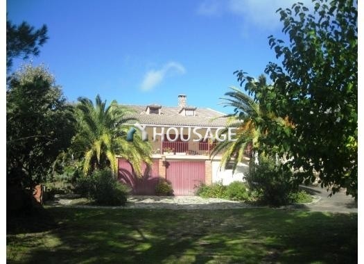Villa a la venta en la calle De Los Rosales 56, Piedralaves