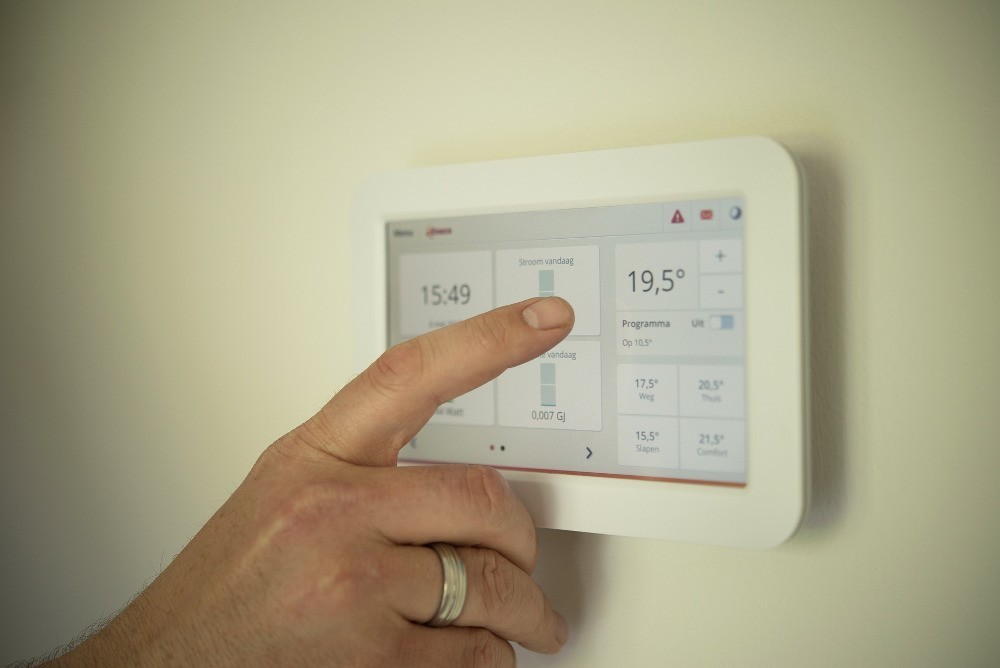 Un termostato ayuda a controlar la temperatura de la calefaccion
