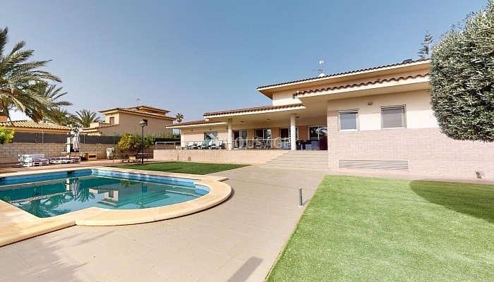 Villa en venta en Sant Vicent del Raspeig, 484 m²