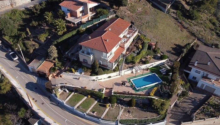 Villa en venta en Santa Susana, 295 m²