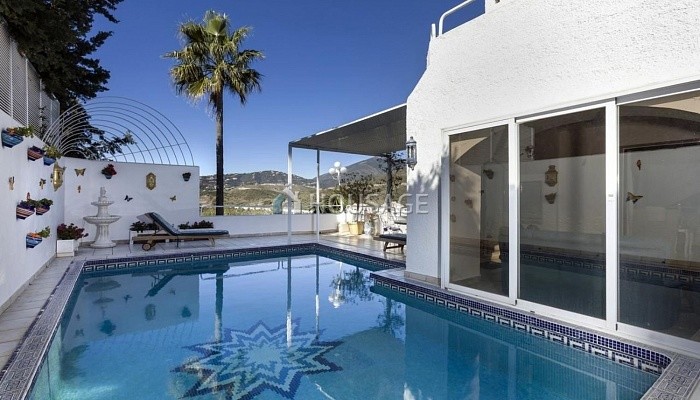 Casa de 4 habitaciones en alquiler en Marbella, 400 m²