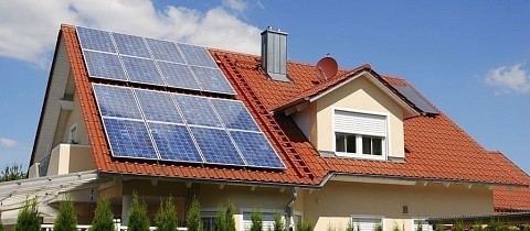 Cuántas placas solares son necesarias para una casa 