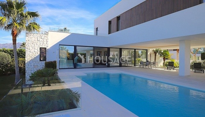 Villa de 5 habitaciones en alquiler en Marbella, 290 m²