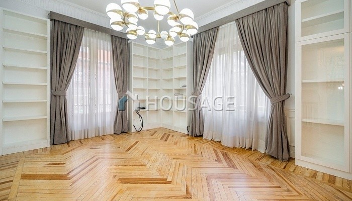 Piso de 3 habitaciones en venta en Madrid, 389 m²