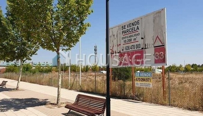Urban Land Residential for sale for 1.858.000€ with 5.522m2 located on 16-los santos-pilarica. street. Valladolid