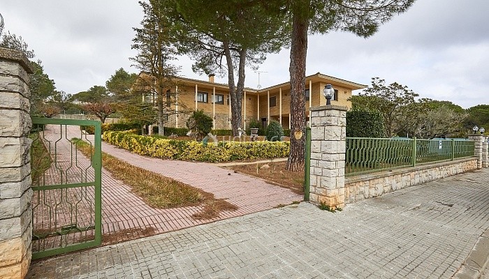 Villa en venta en Begues, 303 m²