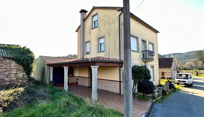 Casa en venta en Boiro, 261 m²