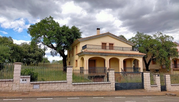 Villa en venta en Santibáñez el Alto, 266 m²