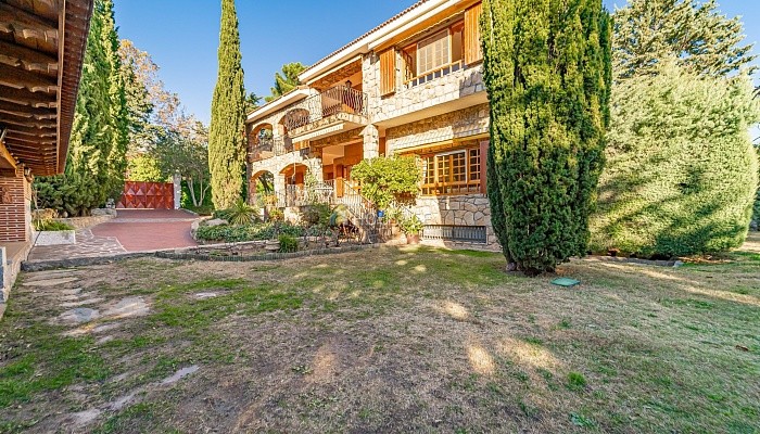 Villa en venta en Becerril de la Sierra, 728 m²