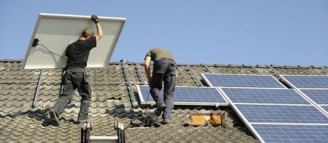 Instalar placas solares en casa: requisitos y costes 