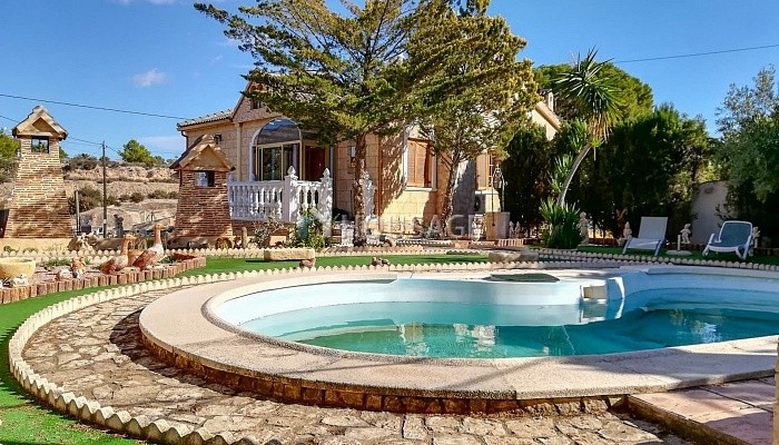 Villa en venta en Crevillente, 300 m²