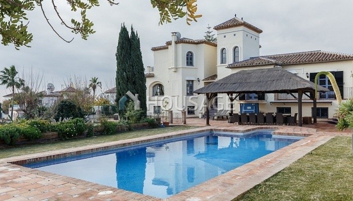Villa a la venta en la calle Casas Del Padrón 2, Estepona