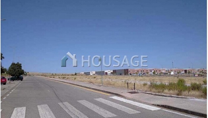 23.793m2 urban Land Residential for sale for 682.568€ on arquimedes street. Cáceres