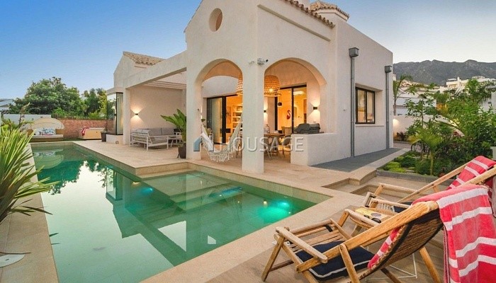 Casa de 4 habitaciones en alquiler en Marbella, 308 m²