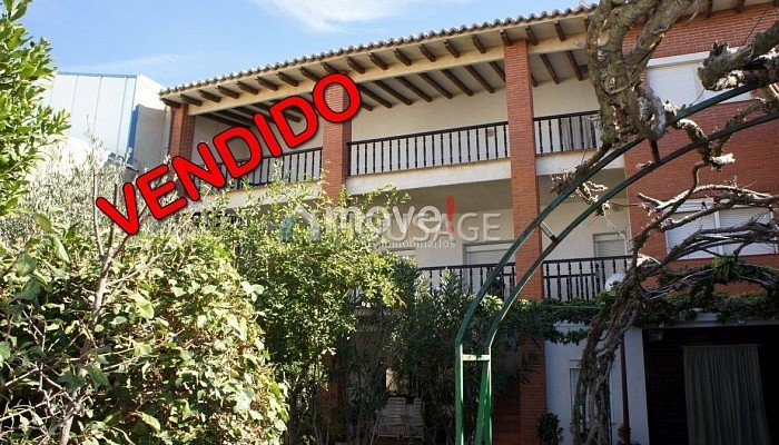 Casa de 8 habitaciones en venta en Herencia, 400 m²