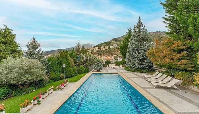 Villa en venta en Miraflores de la Sierra, 853 m²