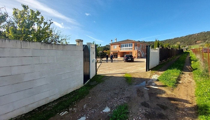 Villa en venta en Cáceres, 240 m²