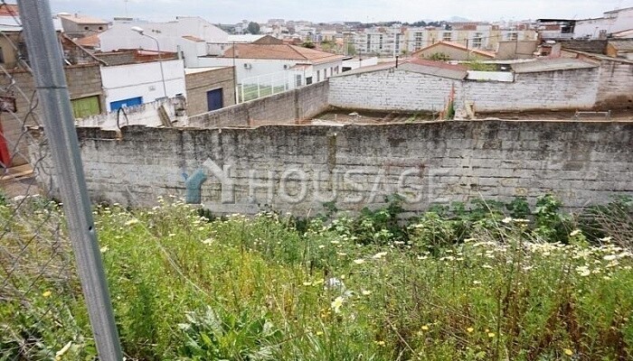 Urban Land Residential for sale for 101.000€ with 1.680m2 located in carmonita street (Mérida)