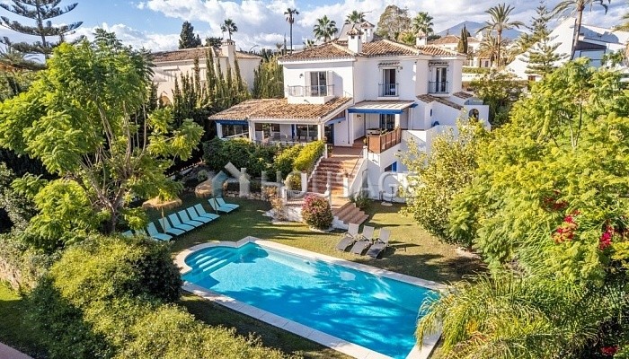Villa de 8 habitaciones en venta en Marbella, 383 m²