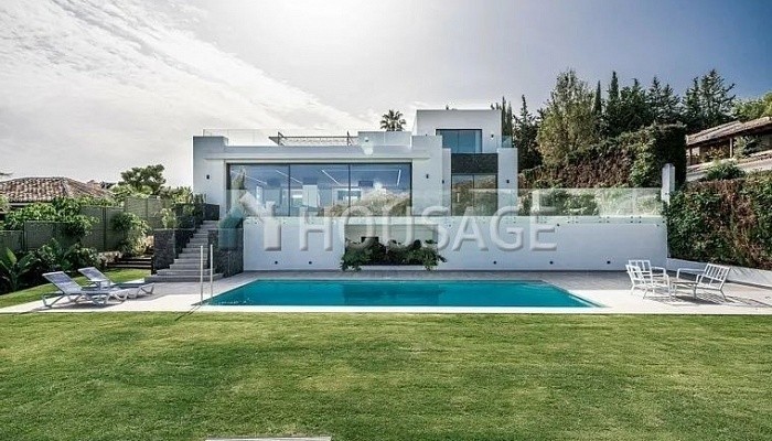 Villa de 5 habitaciones en alquiler en Marbella, 320 m²