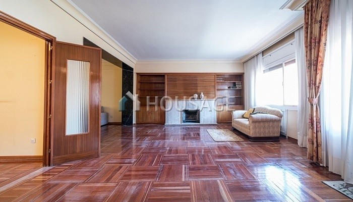 Piso de 4 habitaciones en venta en Madrid, 233 m²