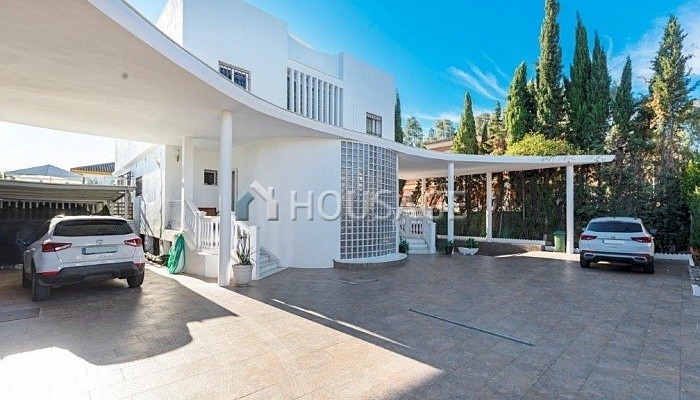 Villa a la venta en la calle Cascais 8, Sevilla