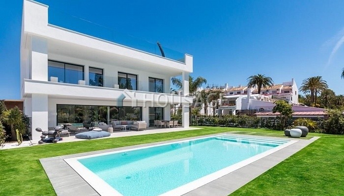Villa de 5 habitaciones en alquiler en Marbella, 509 m²