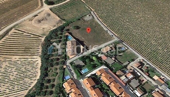 Urban Land Residential for sale for 367.000€ with 3.674m2 on calle. el encinar 38 street. Entrena